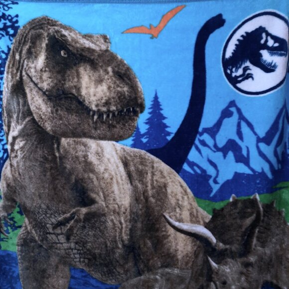 2021 Jurassic World T-Rex Triceratops Dinosaur Throw Blanket 45” X 32” - Picture 2 of 3